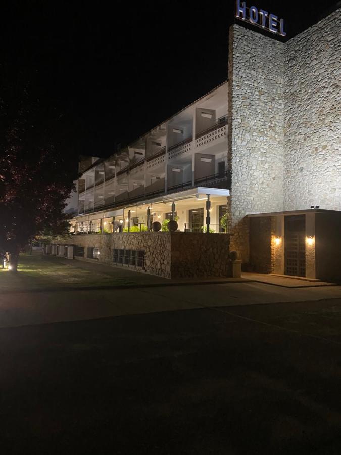 Hotel Las Cigueenas Трухильо Экстерьер фото