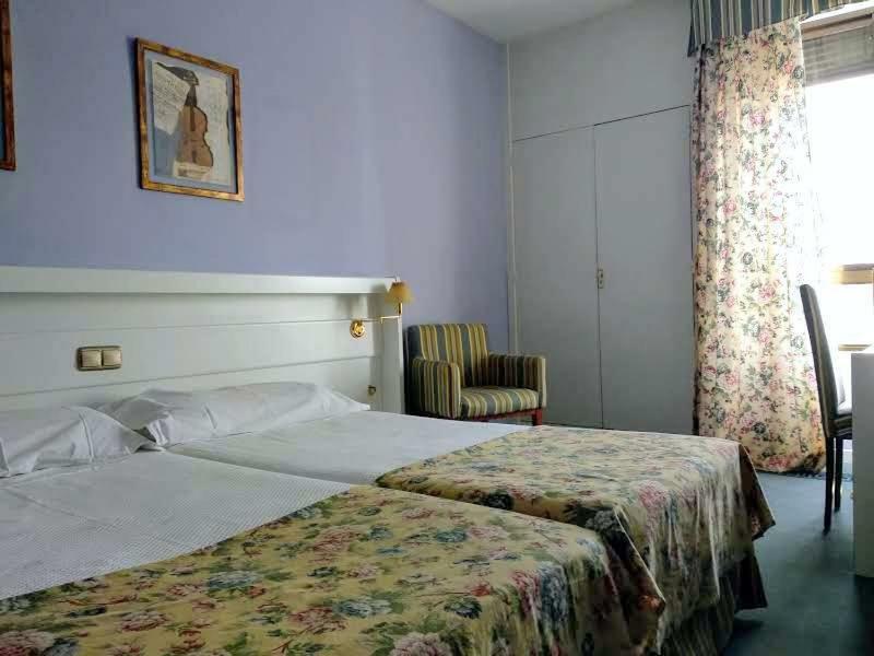 Hotel Las Cigueenas Трухильо Экстерьер фото
