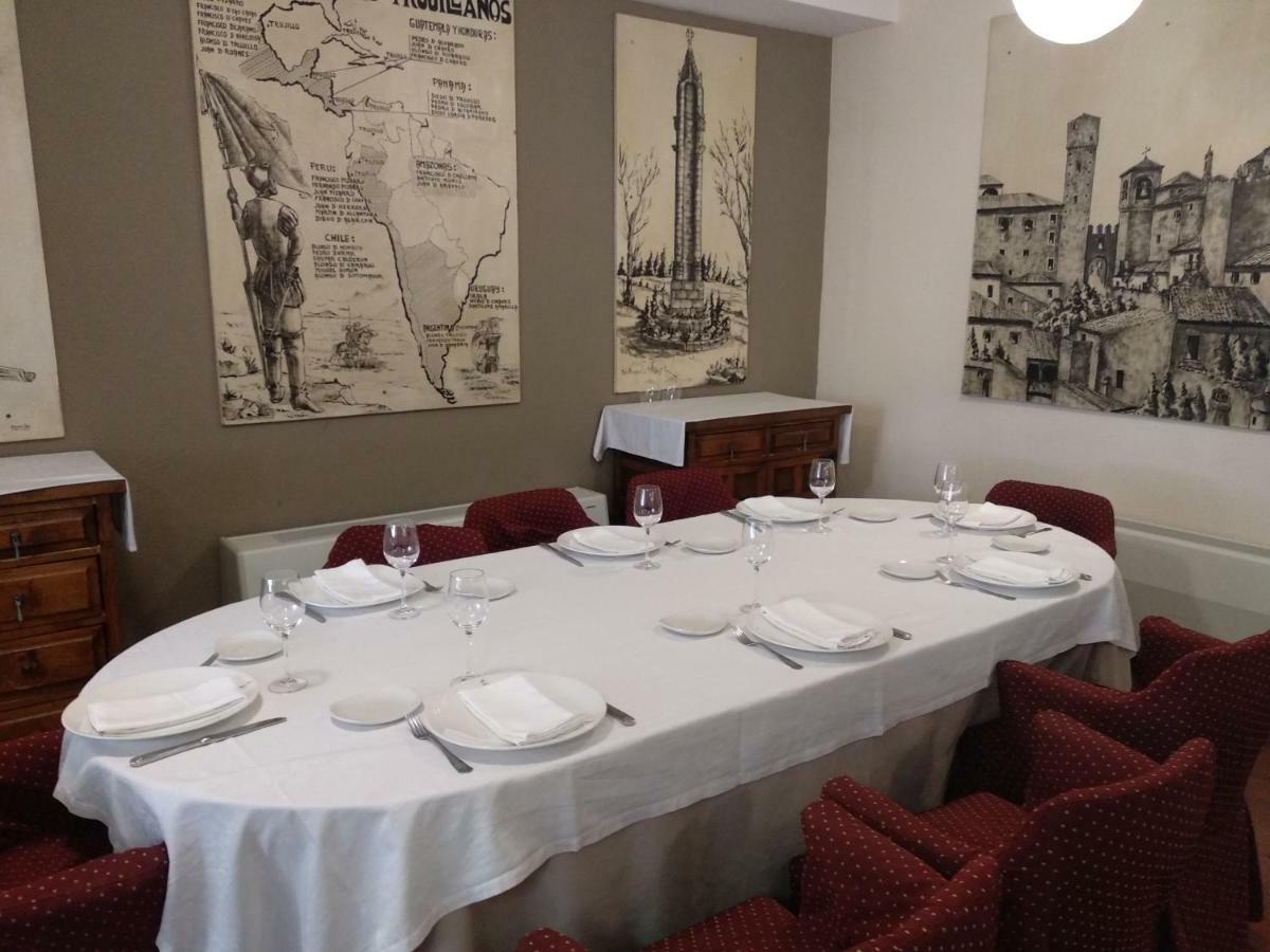 Hotel Las Cigueenas Трухильо Экстерьер фото