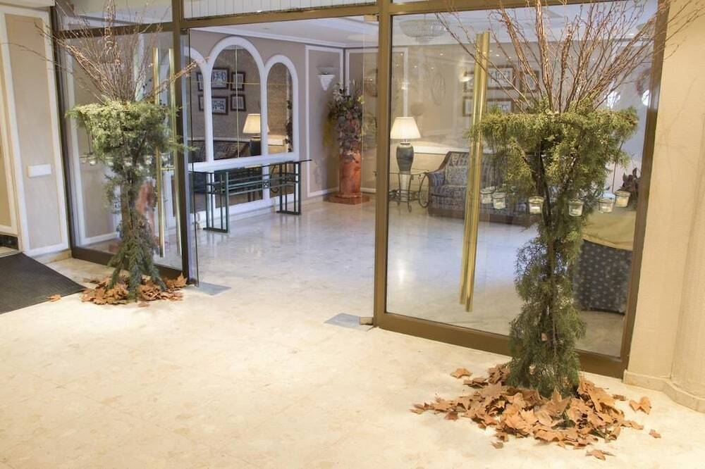 Hotel Las Cigueenas Трухильо Экстерьер фото