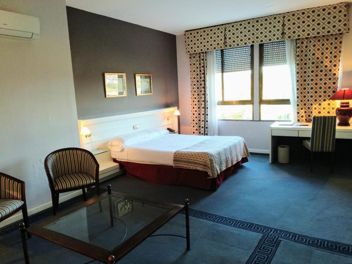 Hotel Las Cigueenas Трухильо Экстерьер фото
