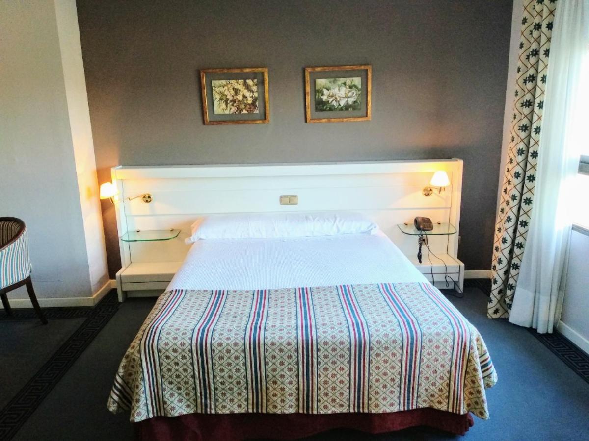 Hotel Las Cigueenas Трухильо Экстерьер фото